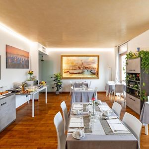 Venice Friends Residence